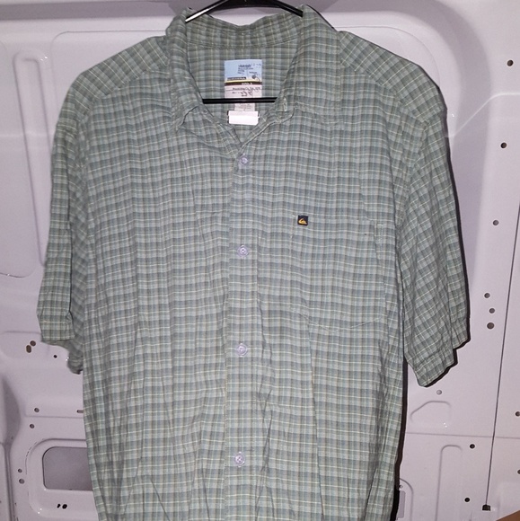*SOLD*Quiksilver Green Button Down Short Sleeve Sh - Picture 1 of 5